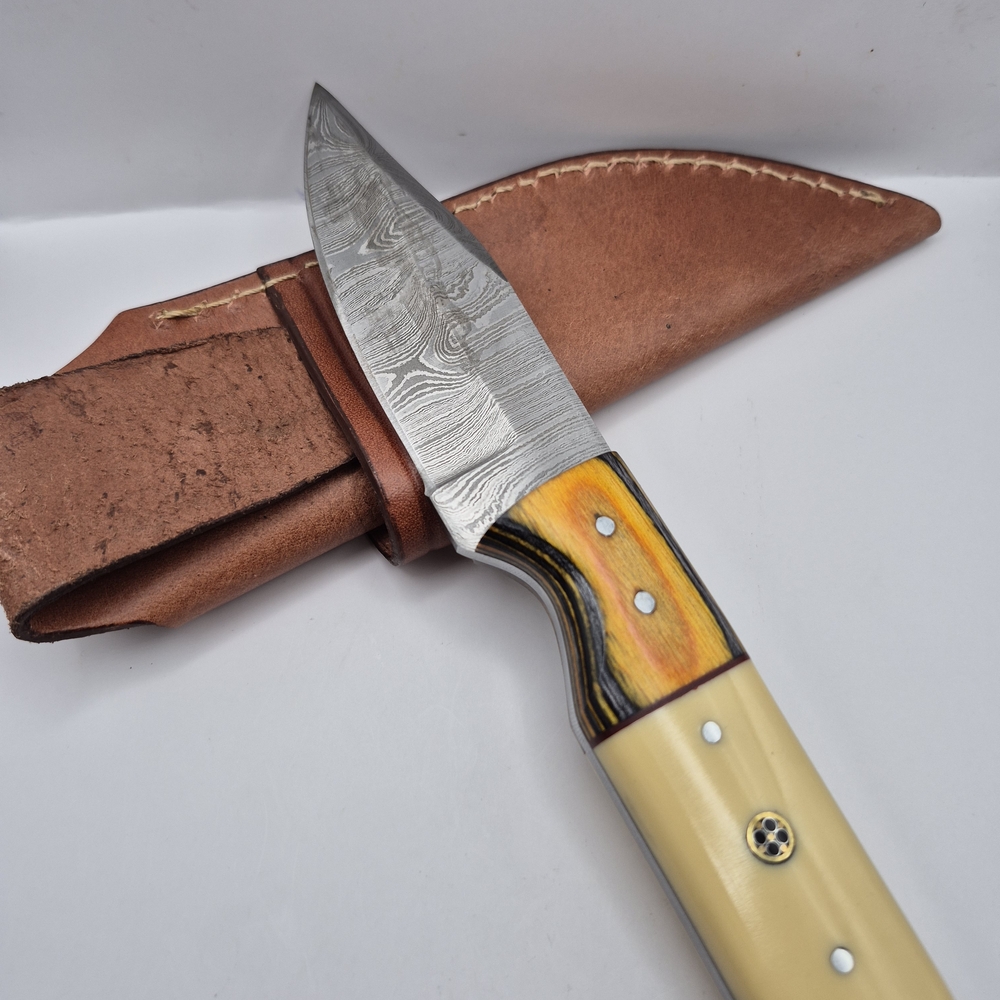 NEW!! Handcrafted Damascus Steel Knife with Leather Sheath